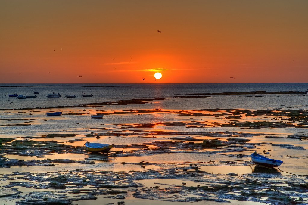 atardecer en la playa de la caleta